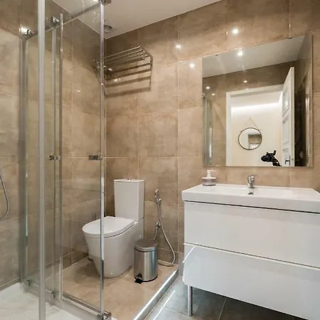 Strategically Located, Pleasure Guaranteed Apartmán *
